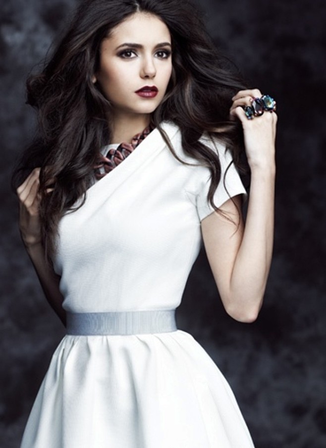 妮娜·杜波夫（Nina Constant...