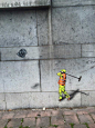 城市工人的秘密和滑稽的生活的街头涂鸦作品
