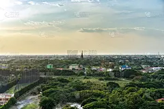 日出和日落时美丽的风景和村庄。绿化景观乡村风光。自然背景，图像为背景，壁纸，室内。