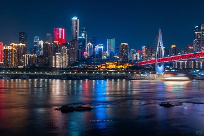 重庆拍照打卡点 | 南滨路上的夜景真的很...