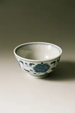 中式古典瓷器青花瓷陶瓷餐具碗瓷碗摄影图