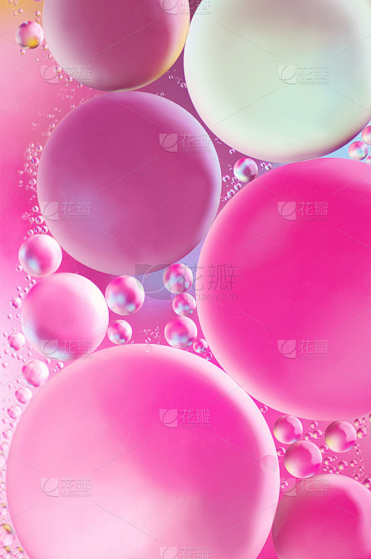 粉红色的抽象背景与气泡