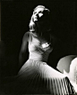 Veronica Lake 1940, photo by George Hurrell: 