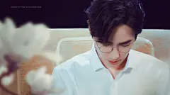 朱一龙  之前出过这张的眼镜高糊版，来补一个“高清”版……并没有多高清，将就吧。

“让我看看你的作业……”

第三张是全图，中间是原色，最后一张是电脑壁纸。

【查看原图拿高清，头像壁纸随意，禁商用禁二改，转载注明出处】...展开全文c