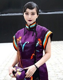 Dior贵妇套装，华伦天奴俏皮少女装，我...