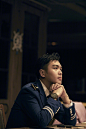 @张若昀 ​新节目录制造型，蓝色系海军制服，经典剪裁的套装，搭配衬衫领带，自带一股笔挺英气的男性魅力~ #张若昀船长制服# ​​​​