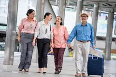 旅行者,城市,老年人,中老年人,人群,户外,乘客,幸福,步行,度假