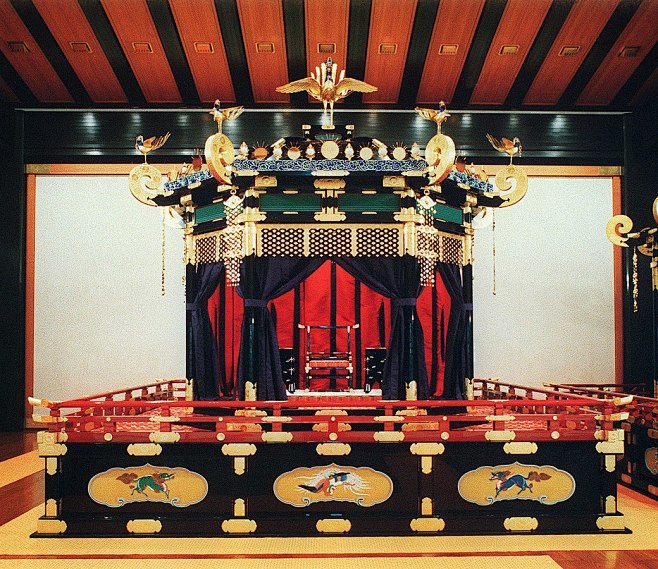 File:Imperial throne...