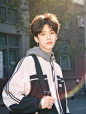 在夕阳下最后的拥抱 记得你最甜美的微笑。#在夕阳下最后的拥抱 #男高中生 #颜值@嘉航，采集@屿堍