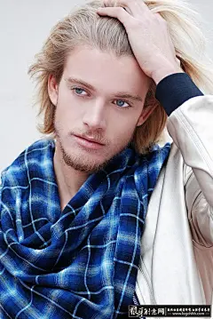 艺术摄影 封面男模形象设计欣赏 杂志封面男模 封面模特摄影创意灵感 封面人物形象摄影设计元素 #海报# #海报设计# #广告设计# #宣传单# #DM单页# #版式设计# #排版设计# #平面设计# #画册# #画册设计# #宣传册# #宣传单# #折页# #书籍# #封面# #平面设计# #版式设计# #排版设计# #淘宝海报# #天猫海报# #详情页# 详情描述# #banner# #横幅# #店铺装修# #京东商城# #电商设计# #包装# #包装设计# #包装盒# #平面设计# #海报# #画册#