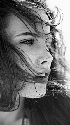 美女美女你好！壁纸来了！