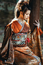 #少女写真# #和服写真#  #人像摄影#

专 + 关 开一位 66R

"假装煞有其事,其实空无一物,那些是微不足道的小事"

汀汀好像最适合演绎清冷带着忧郁的角色，可能这和她内心的中某些气质相符吧。露娜这次在造型上向花魁的设计上靠拢，即使在杭州，也拍出了几分小京都的感觉。...展开全文c