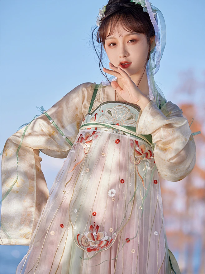 七月夕 林女 对襟短衫汉元素绣花吊带齐胸裙可拆卸飘片春季新款-淘宝网-花瓣网