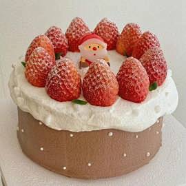 冬天当然要吃草莓蛋糕鸭❄️ ​ ​​​​