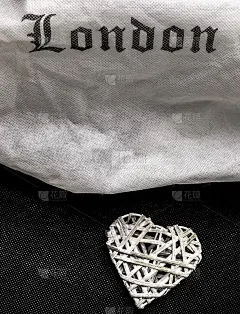 喜欢伦敦的黑白对比