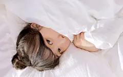 性感床上美女高清图片桌面电脑壁纸