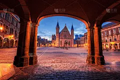 海牙的荷兰历史法庭和议会广场