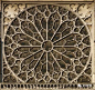 哥特建筑之精髓 ——玫瑰窗 （the rose window）║墙纸知识 : 　　玫瑰窗（the rose window），也称玫瑰花窗，为哥特式建筑的特色之一，指中世纪教堂正门上方的大圆形窗，内呈放射状，镶嵌着美丽的彩绘玻璃，因为玫瑰花形而得名。著名的玫瑰窗有法国巴黎圣母院的玫瑰窗等。玫瑰窗