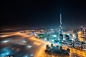 摄影师丹尼尔·畅（Daniel Cheong）迪拜鸟瞰图：摄影师称迪拜最吸引人的地方就是夜晚站在最高点俯瞰整座城市的时候