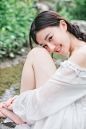踏过时光窄窄的台阶，无论你与我对视，还是擦肩，或与我并行，都愿你能从我的内心拾取一瓣清秀的美。