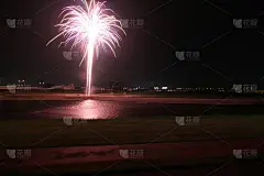 山梨石洼温泉燃放烟花