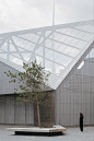 North Greenwich Sculptural Screen by Neiheiser Argyros : A subtly dynamic veil that changes expression throughout the day
