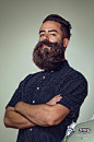 鬍子上的野生動物？ : （Brain.com 2014-06-11）【動腦嚴選】鬍子長短、濃密，對男性來說，可能只是喜好問題，但紐西蘭Y&R最近為舒適牌刮鬍刀做的平面廣告，可能讓大家有一種，有點可愛又有點奇特的感覺。

Y&R覺得過於濃密的男性鬍鬚，就像野生動物爬上臉般，在衛生及外觀上都讓人思考，這是件好事嗎？希望男性朋友多多注意。所以這「Free Your Skin」系列廣告，透過可愛野生動物的動作，吸引更多人注意刮鬍子的必要性。

最近有研究指出，其實不少女性偏愛鬍子濃密的男人，這系列