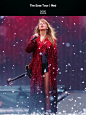 TaylorSwiftFashion
The Eras Tour｜Red 造型合集 ❤️
来自Ashish特别定制。品牌以大胆、欢快的色彩以及手工刺绣亮片和珠子的服装而闻名。
 
创意总监Ashish Gupta 的独创性在这些服装的设计中显而易见，每件服装都传达着一个独特的信息，与粉丝产生深刻共鸣。
	
耀眼红色亮片廓形风衣，套着一件同色系的紧身衣，颜色与她的红色吉他相协调。