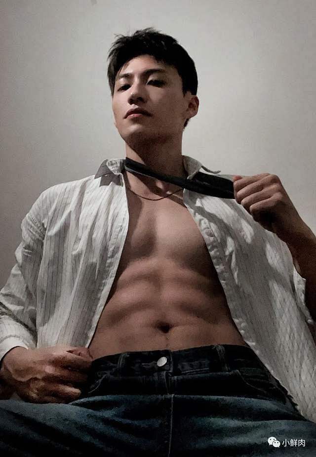 鸿星尔克的男模火了！高颜值大长腿未免也太...