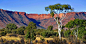 位于澳大利亚北领地地区的麦克唐奈尔山脉全长为644千米，其一系列的山脉间拥有许多巨大的峡谷和原住民聚居地。作为澳大利亚红土中心最重要的景观点之一，目前麦克唐奈尔山脉规划有西麦克唐奈尔国家公园（West MacDonnell National Park）及东麦克唐奈尔山脉。而由于原始的地貌特色及丰富自然景观，麦克唐奈尔山脉目前是户外探险爱好者及徒步旅行爱好者的乐土。