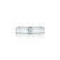 Tiffany Essential Band 铂金双行珠形边饰镶钻戒指。 | Tiffany & Co.