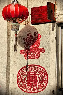 Double happiness signs and lamps