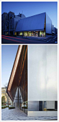 Miu Miu Aoyama Store, Tokyo, Japan. 建筑师：Herzog & de Meuron

还有什么形式比一个正在缓缓被打开的包装盒更适合一个时尚品牌的旗舰店呢？微微掀开的一侧，正是吸引路人驻足向店内观看“盒子”中的“礼物”的绝佳暗示。
然而，当“盒子”掀开的纸板，变成建筑尺度的金属板，能否还做到轻薄如纸呢？

