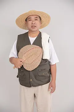 草帽乘凉骄傲男性农民人物摄影图片
