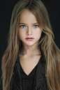 俄罗斯9岁超模Kristina Pimenova，这容貌、气质、身材比例，这镜头感，这大长腿……跪了。