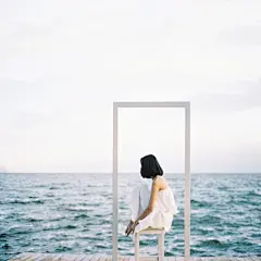 孤单不是因为我不想说话，而是因为没有你的相伴。孤单不是因为我不言喘，而是你已飞过千山。