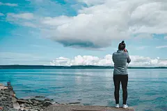 @模库 女人 海_高清壁纸_自然_模库(51Mockup)