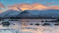 Lochan na h-achlaise的第一道曙光