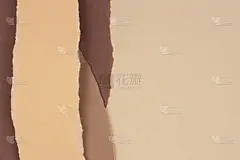 撕裂垃圾撕裂米色棕色几何纸背景。彩色撕纸拼贴墙纸