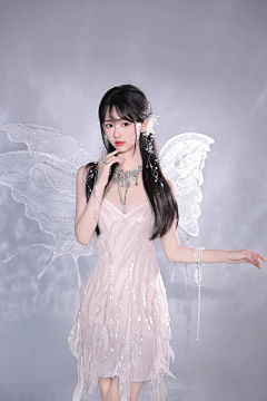 孤炫寂华采集到美女如云