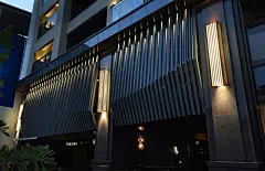 日光照明設計-Art Light Design consultants,lnc. : 日光照明设计自1998年成立至今，已二十余年。我们拥有一群专业的照明与视觉设计师，能够为您解决有关建筑、景观、室内以及公共空间的光与视觉艺术等各项问题。并能为您导入环保节能的科技控制观念，期待您的到来，让我们一起参与这场「光」的飨宴。