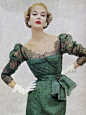 ~Jean Patchett wearing a gown by Dior 1953~ Photo by Horst P. Horst.关注时尚 关注搭配 关注@MZ教你完美搭配 #时尚# #街拍# #搭配# #美景# #萝莉#