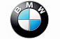 宝马的标志是在宝马公司成立之初设计的。标志位蓝白相间的圆形图案，蓝色代表了蓝天，白色代表了白云，中间两条细线均等的分隔开了两种颜色。宝马的标志远看就像是一个在转动的飞机发动机螺旋桨。BMW是宝马公司名字巴伐利亚汽车制造厂的德文简写。在100多年以后的今天，宝马已经把生产重点从飞机发动机转向了高档汽车及摩托车，这一历史性的转变又赋予了马宝LOGO新的含义。蓝白相间的标记正好与宝马公司所在地巴伐利亚州的州徽相统一，时刻提醒着宝马的生根发芽的故乡——巴伐利亚州。