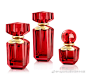萧邦Chopard于2020年2月初推出了一款新的带有不同类型玫瑰的“爱情香水”。Chopard的Love Chopard香水推出，也是在展现爱情的香氛里迈出了新的一步，这款香氛被装在一个诱人的红色香水瓶中，有心形瓶盖，瓶颈戴着一个金色心形装饰..#Fragrantica# #香水新闻# #香水# #新香速递# O网页链接