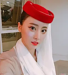 阿联酋航空正妹空姐，超美颜值，网：好想被她服务