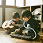#恋物摄影# 日本治愈系摄影师滨田英明，经常用相机定格住儿子们成长的瞬间温暖明亮的场景里，住着一个纯粹干净的童年✨ ​​​ ​​​​