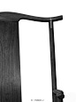 墨出形，白藏像——明椅重留白，却不能算是极简的设计。与许多欧洲近古家具及现代家具相较，明椅非胜在简，但胜在透：明椅不是基于结构+表皮的设计，而是基于线条空间架构的流动性和连续性的设计，实体曲线与由效果主导的空间分隔造成的空白之处相辅相衬。明椅之美，美在有形之气与无形之气的辉映。—...展开全文c