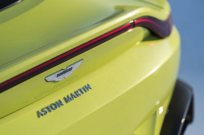 2019 Aston Martin Va...