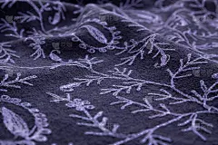 蓝色背景的豪华布料或波浪褶皱的垃圾丝绸质地的缎子天鹅绒