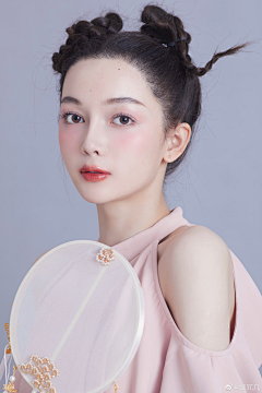 L-huahua采集到美女模特